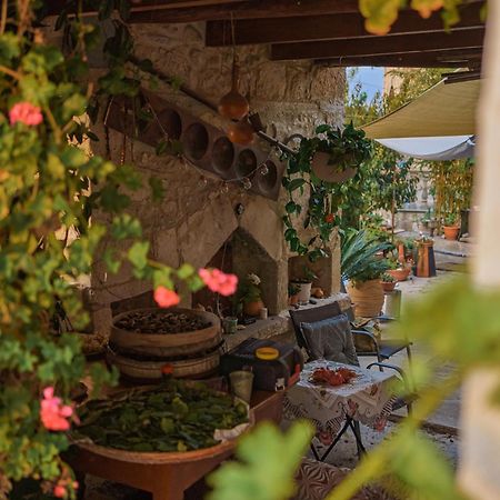 Faith'S Stone House Guest House Simou Exterior foto
