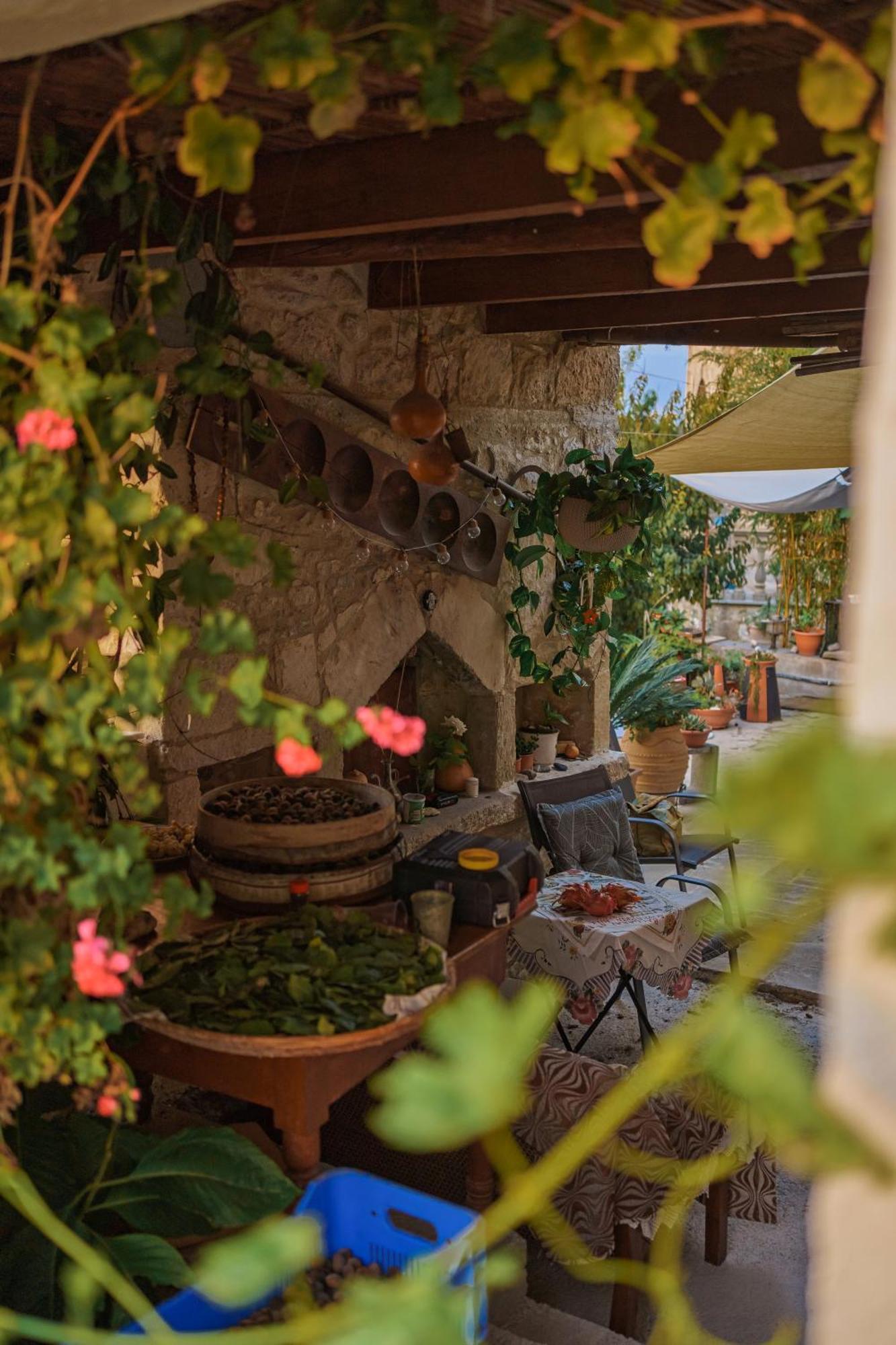 Faith'S Stone House Guest House Simou Exterior foto