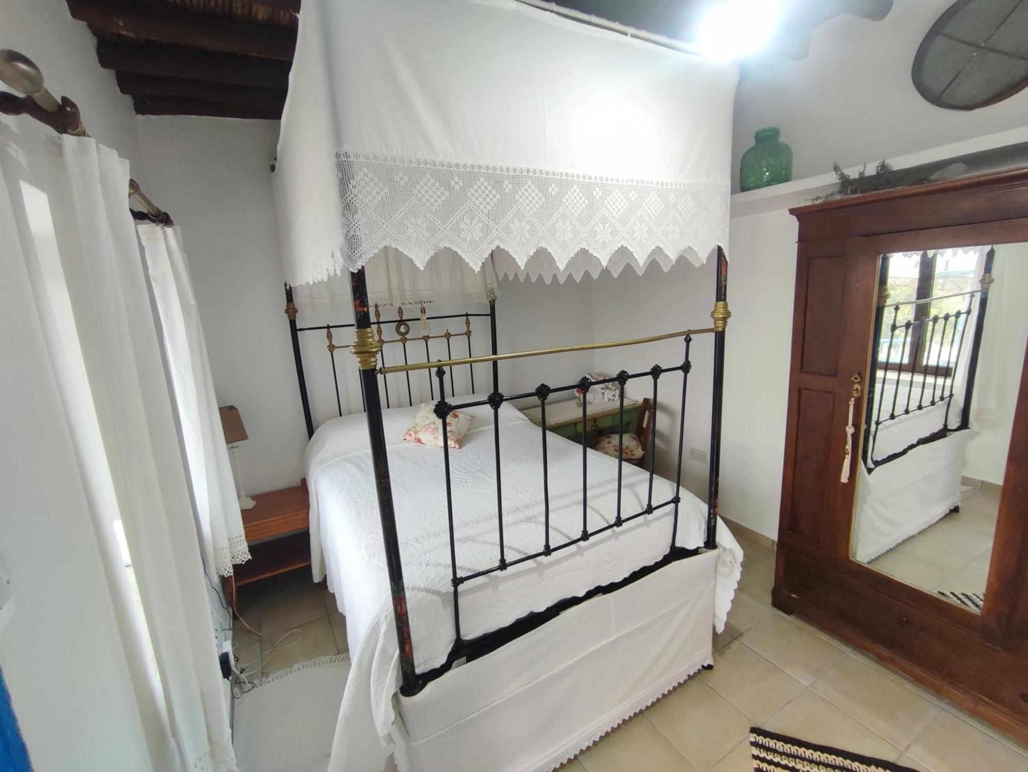 Faith'S Stone House Guest House Simou Exterior foto