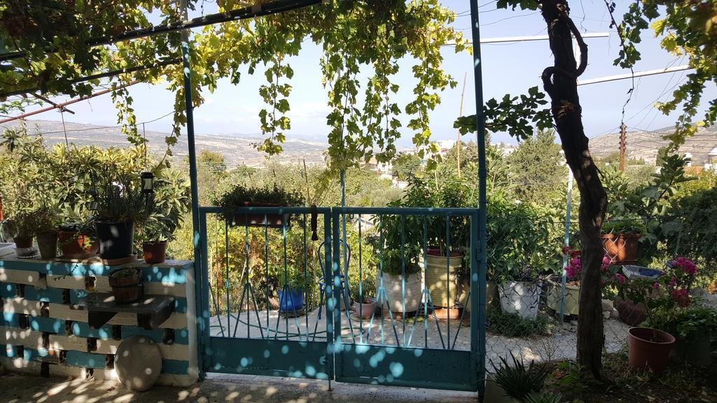 Faith'S Stone House Guest House Simou Exterior foto