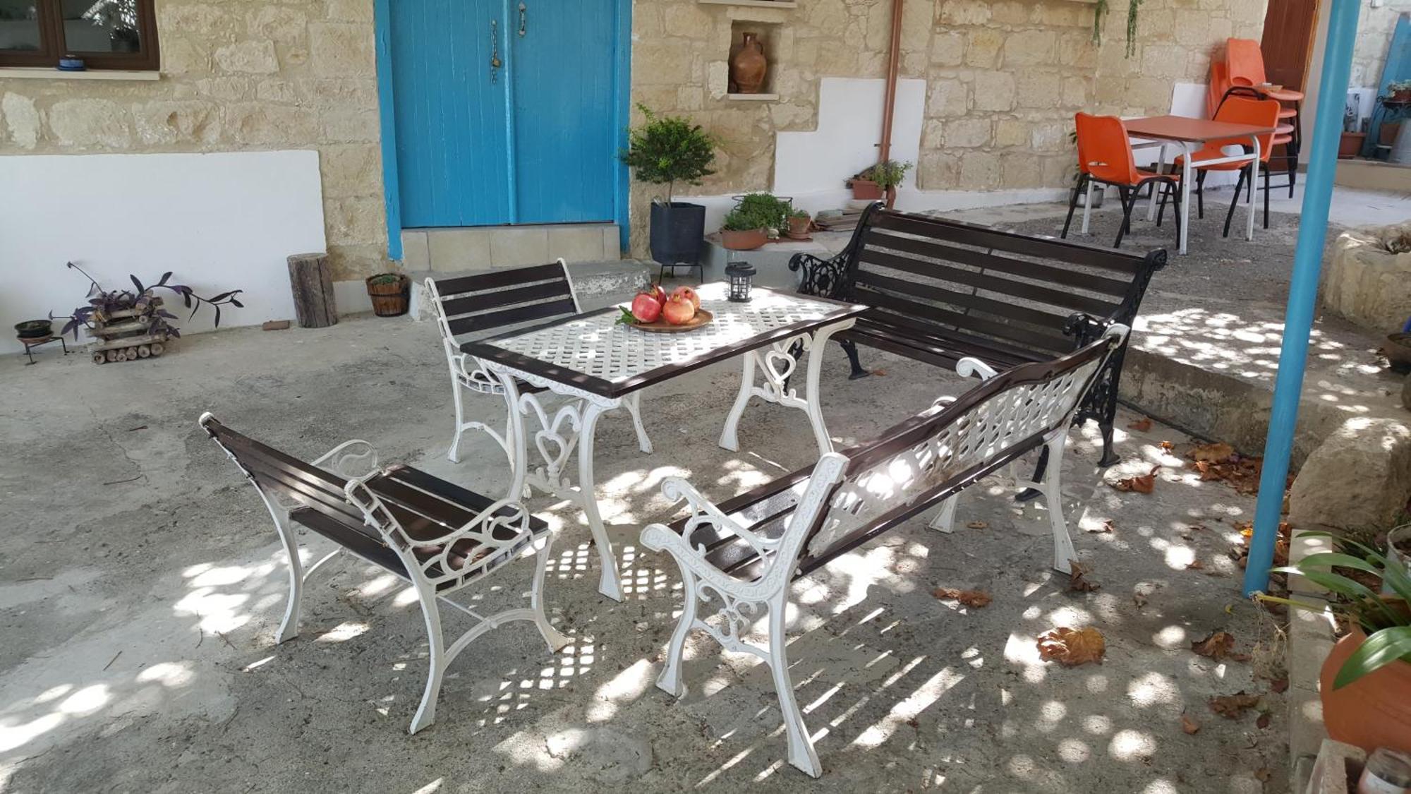 Faith'S Stone House Guest House Simou Exterior foto